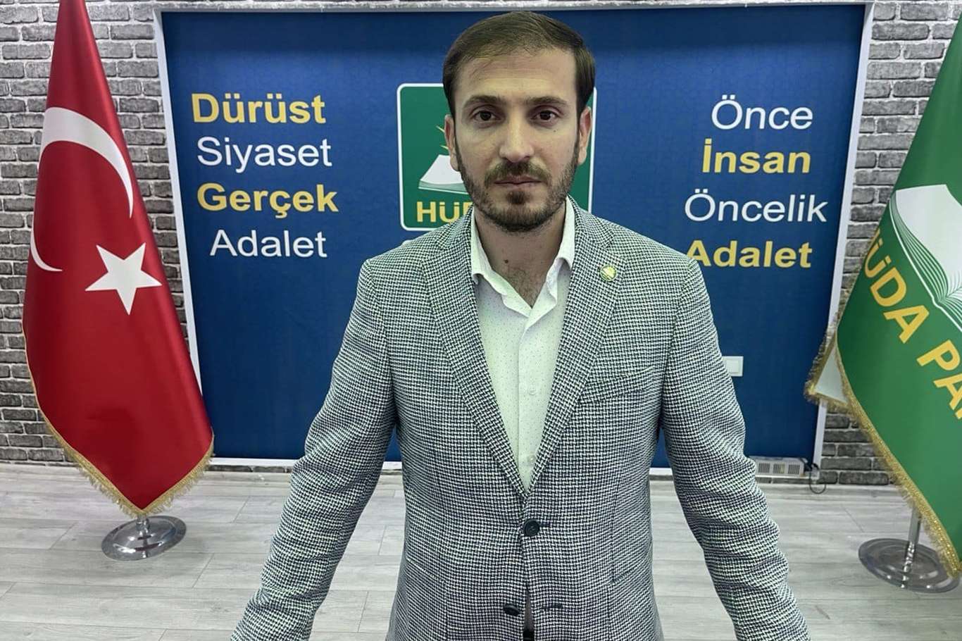 HÜDA PAR Elazığ İl Başkanı Kavaklı: CHP Milletvekili Gürsel Erol sapkınlığı sahiplenmiştir HÜDA PAR Elazığ İl Başkanı Kavaklı: CHP Milletvekili Gürsel Erol sapkınlığı sahiplenmiştir
